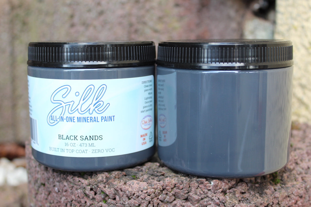 Dixie Belle “Black Sands” Silk Paint